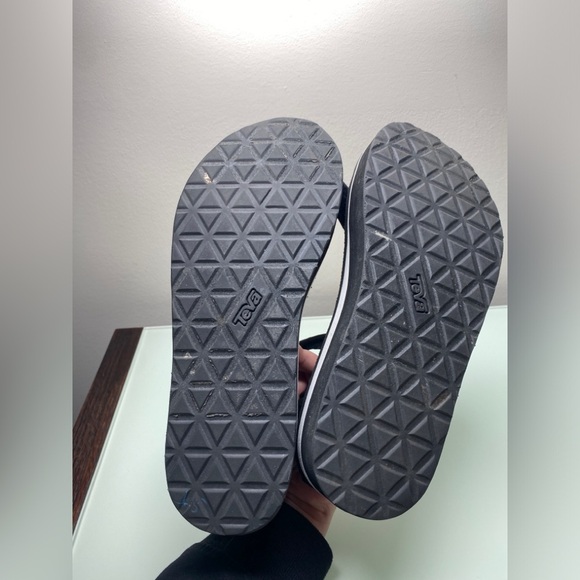 Teva Flatform Universal Mesh Print Strap Sandals - Picture 8 of 9